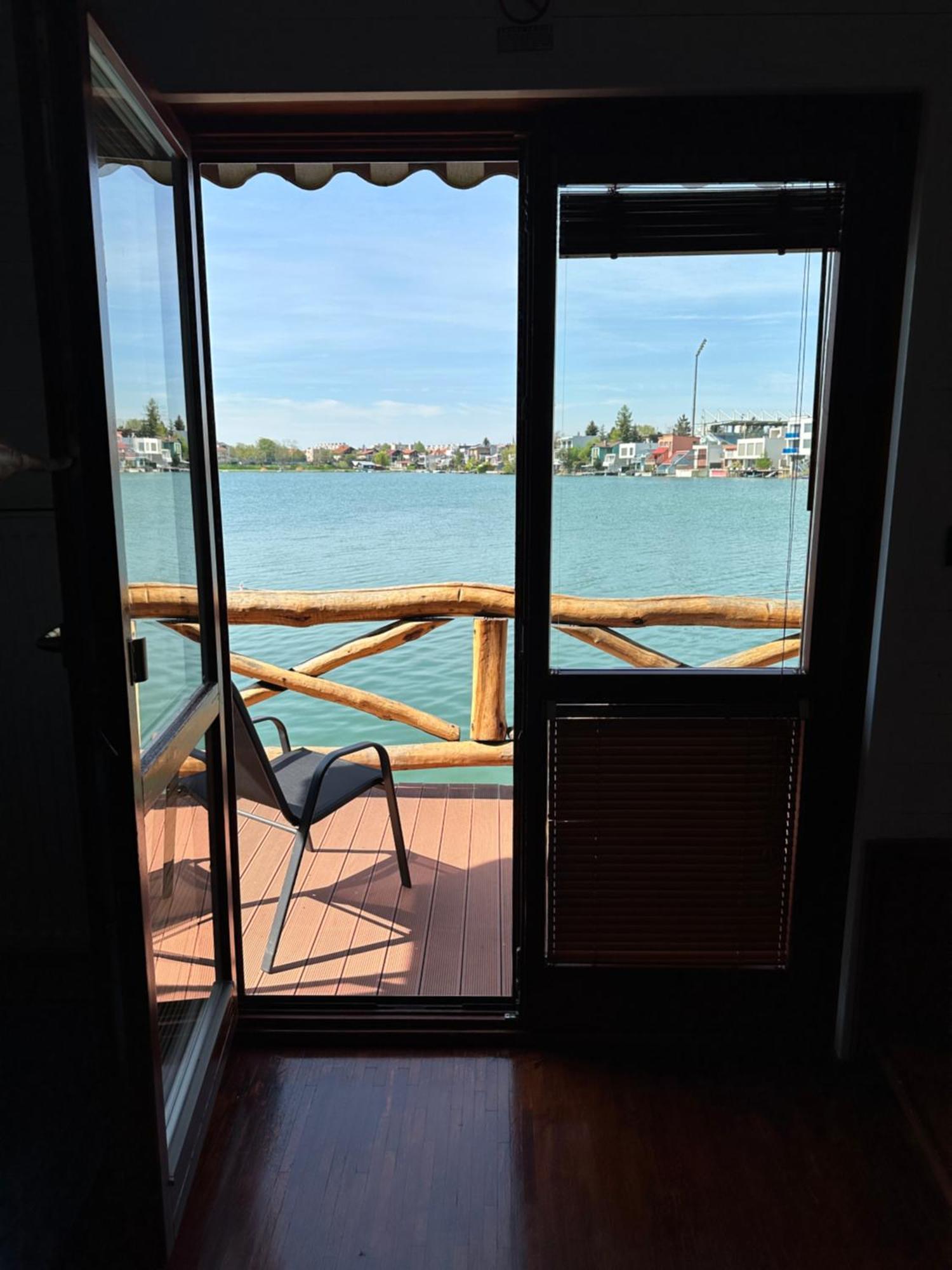Tahiti Sunshine - Chatka Na Vode Senec Buitenkant foto